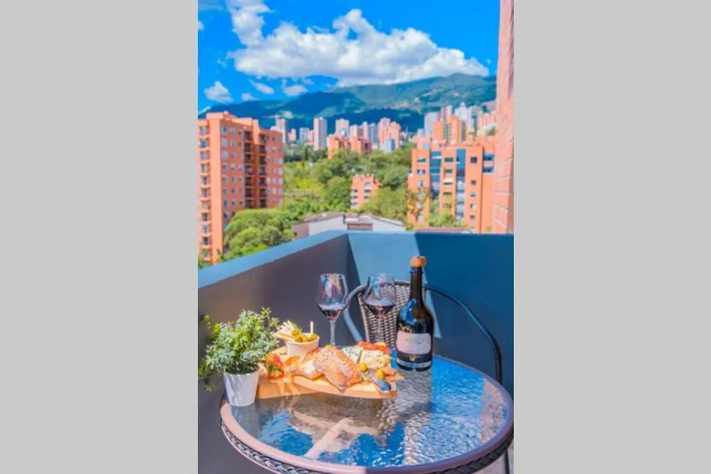 Beautiful Apartment Ultrafast Internet /El Poblado Medellín
